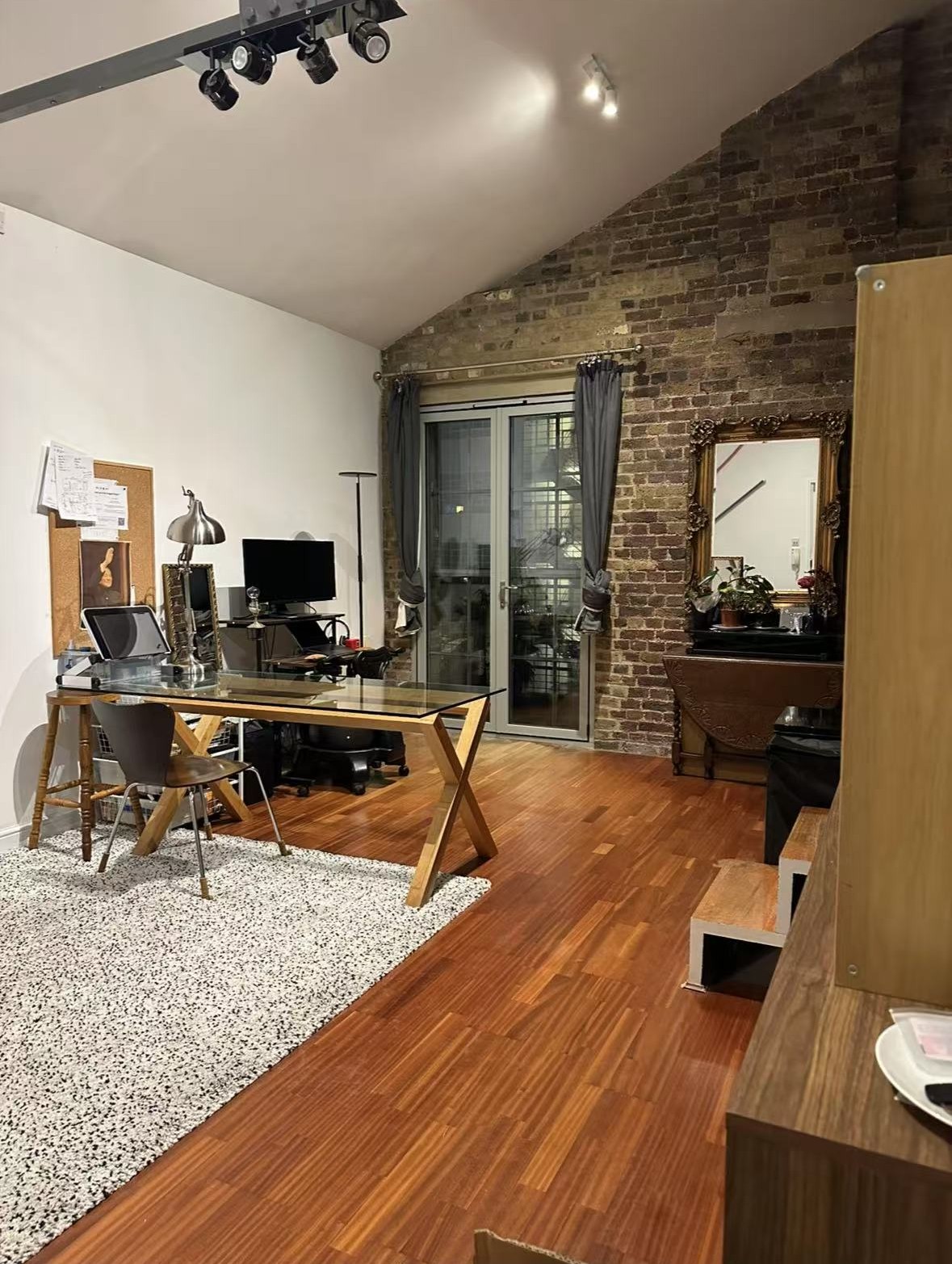 Shang's flat unpacked 28 hours later